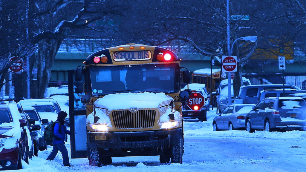 What schools are closed tomorrow in Texas Houston